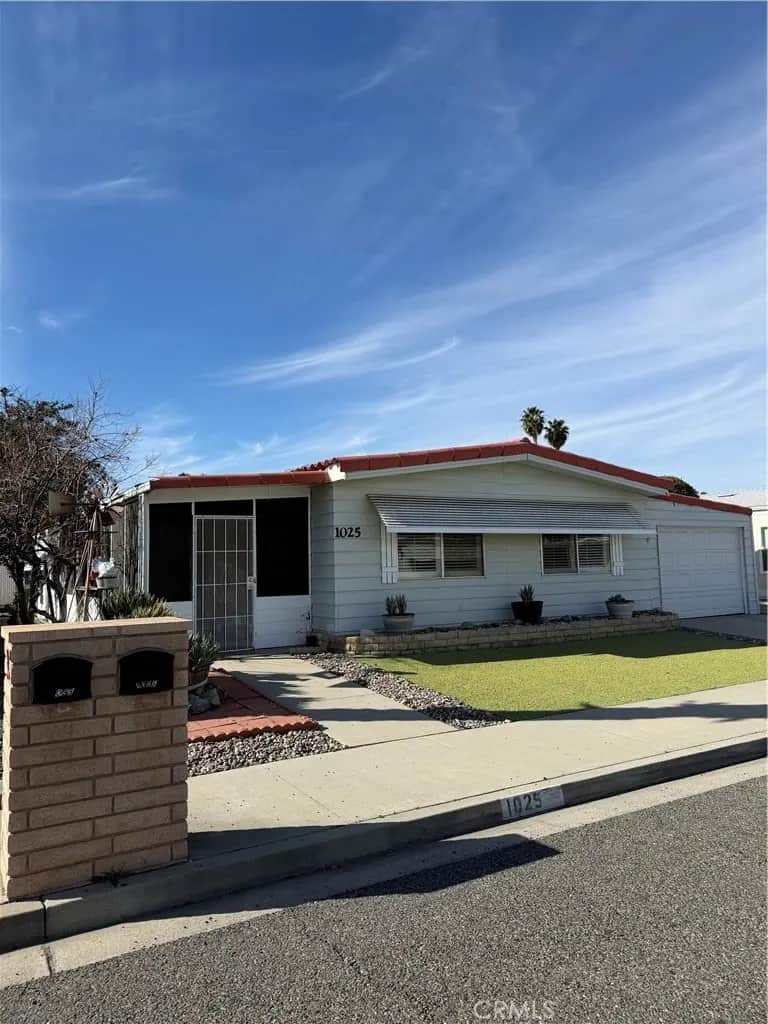 1025 S Lyon, Hemet, CA — listing photo 1