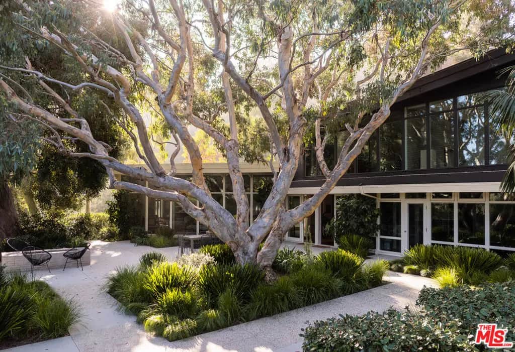 2179 Mandeville Canyon Road, Los Angeles, CA — listing photo 1