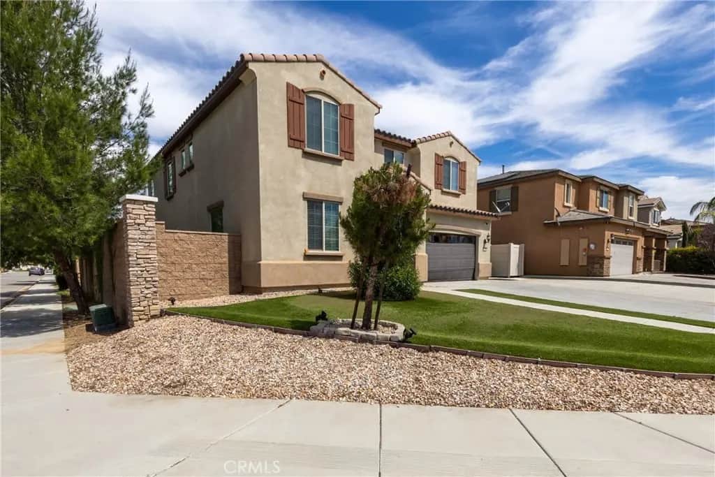 1102 Moraga Avenue, Perris, CA — listing photo 1