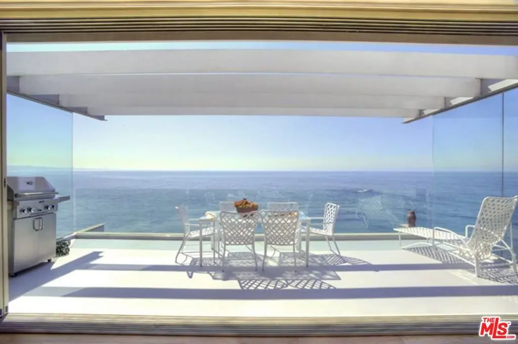 19854 Pacific Coast Highway, Malibu, CA — listing photo 1