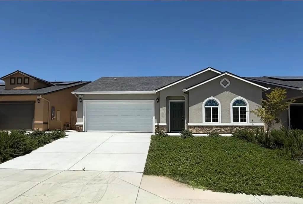 1105 E Orange Street, Avenal, CA — listing photo 1