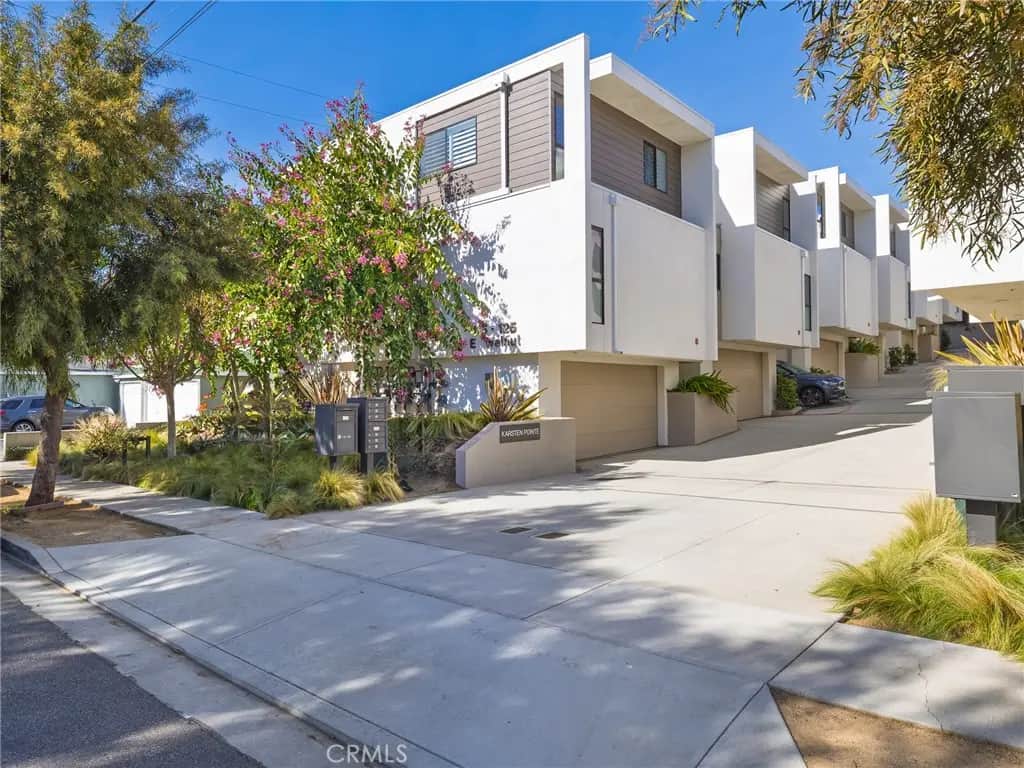 121 E Walnut Avenue, El Segundo, CA — listing photo 1