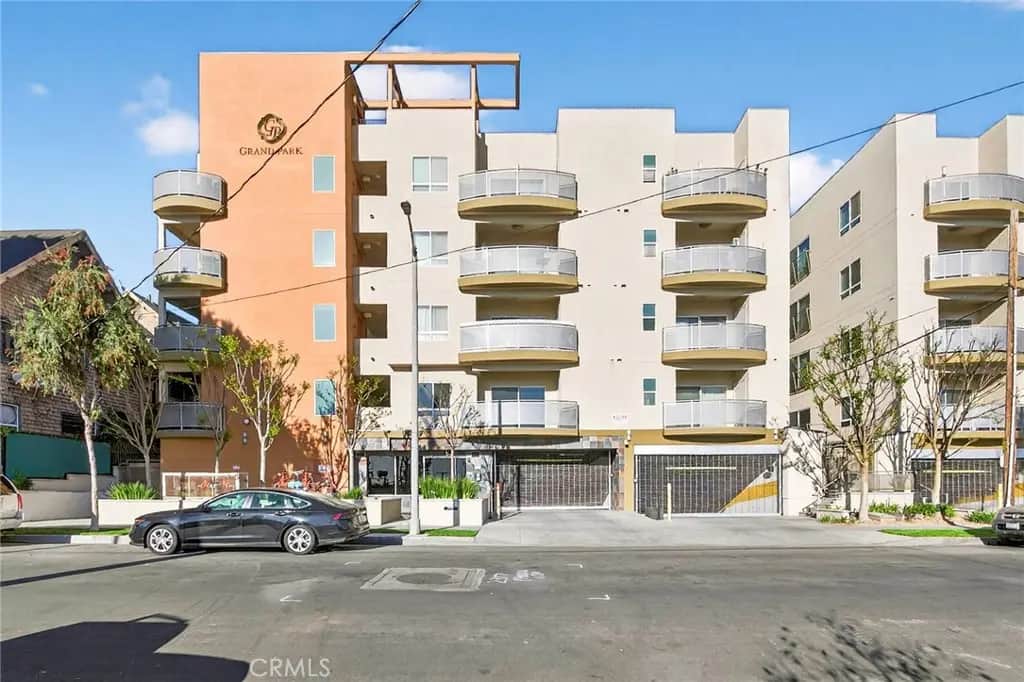 2321 W 10th Street 402, Los Angeles, CA — listing photo 1