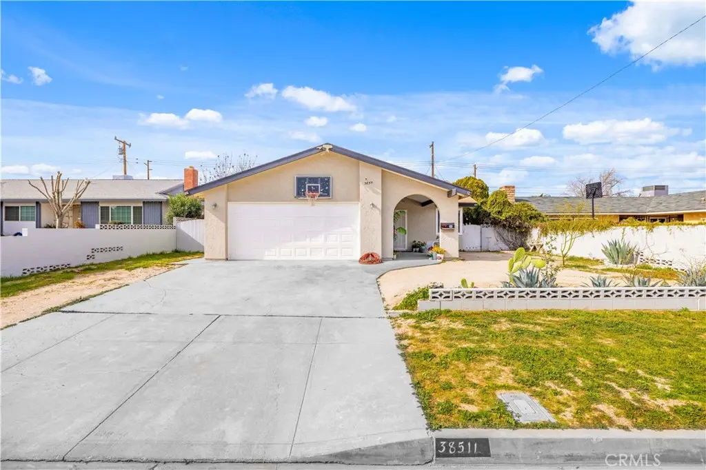38511 Carolside, Palmdale, CA — listing photo 1