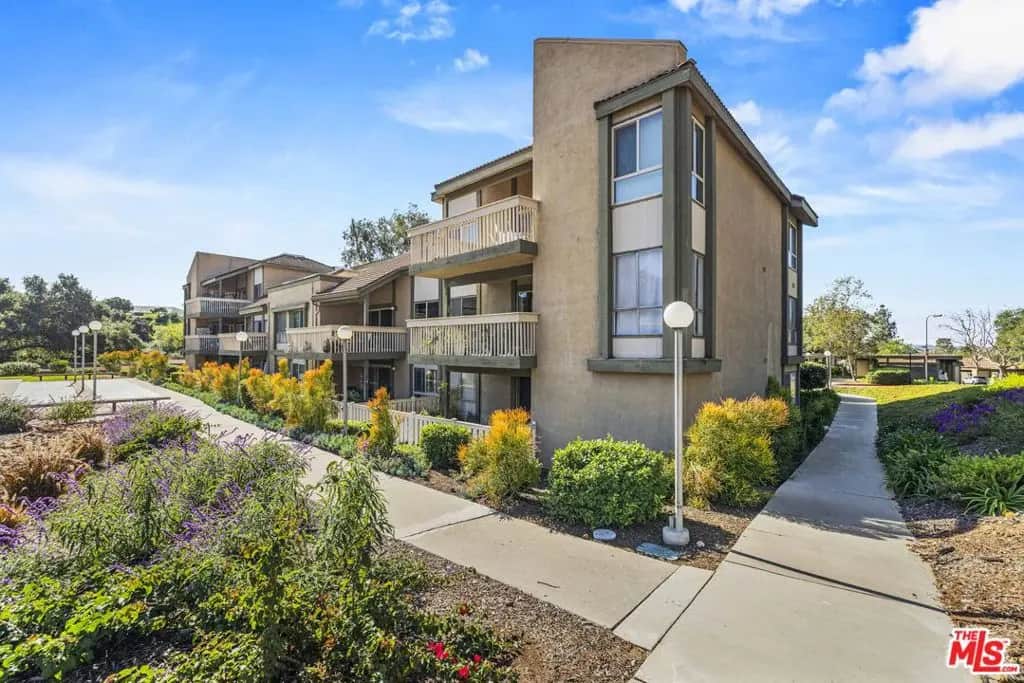 824 Pinetree Circle 14, Thousand Oaks, CA — listing photo 1