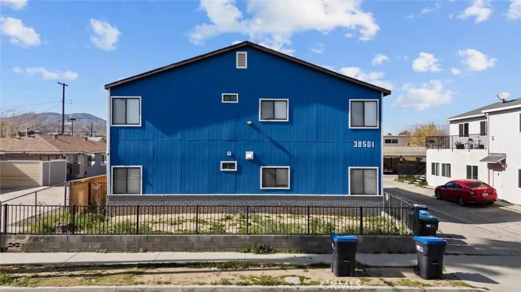 38501 Larkin Avenue 4, Palmdale, CA — listing photo 1
