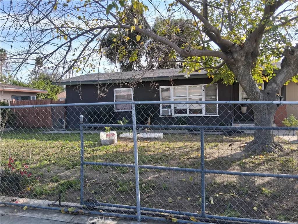 1185 W Devonshire, Hemet, CA — listing photo 1