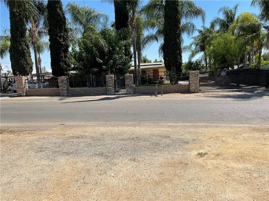 21131 Martin, Perris, CA — listing photo 1