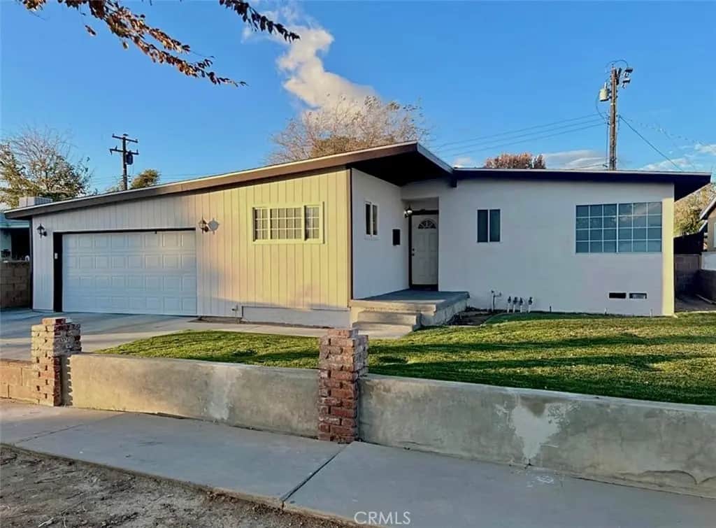 755 W Holguin, Lancaster, CA — listing photo 1