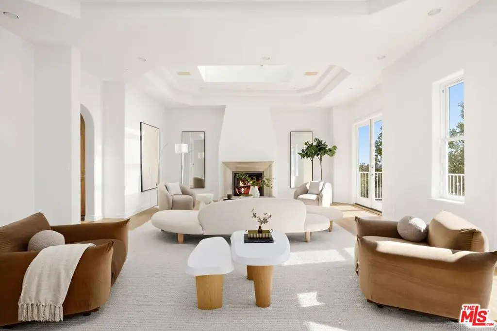 1939 Stradella Road, Los Angeles, CA — listing photo 1