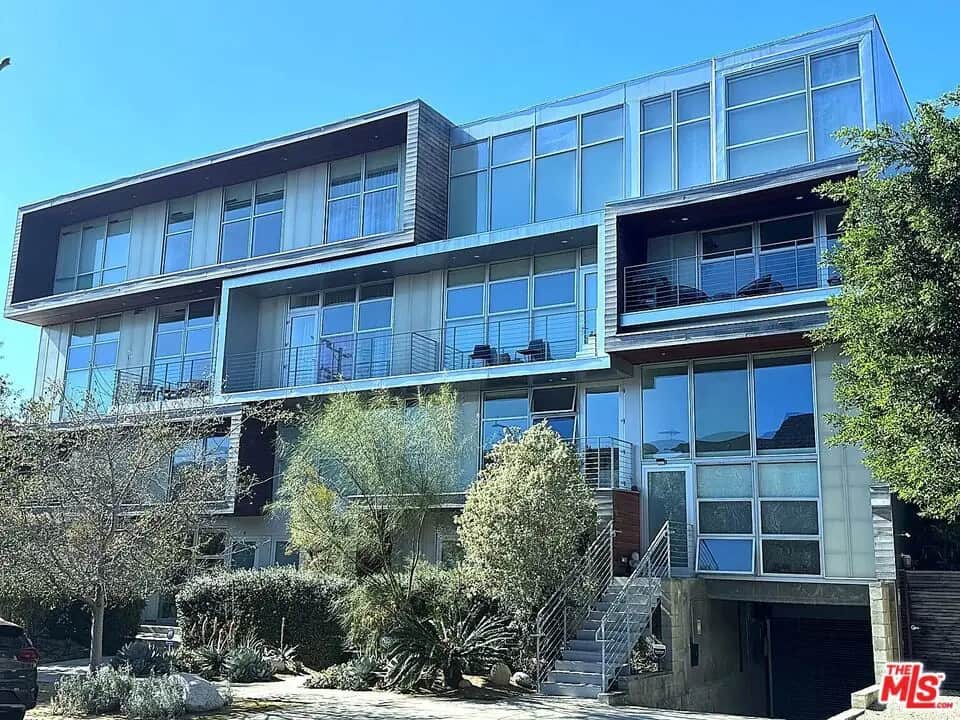 611 N Bronson Avenue 10, Los Angeles, CA — listing photo 1