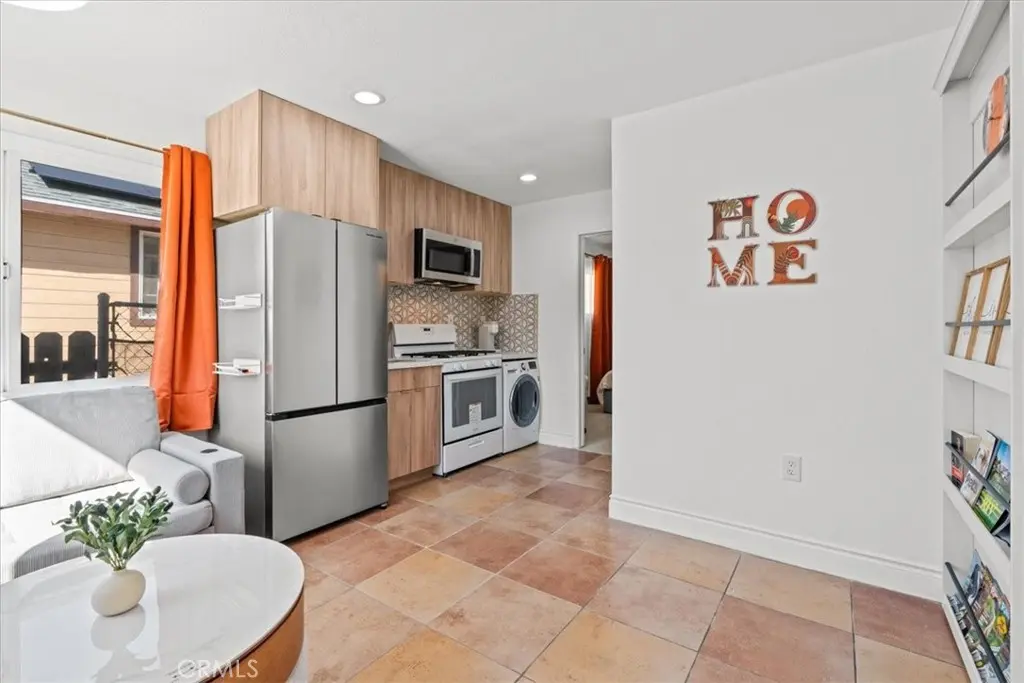 1095 Bonita Street A, Tustin, CA — listing photo 1