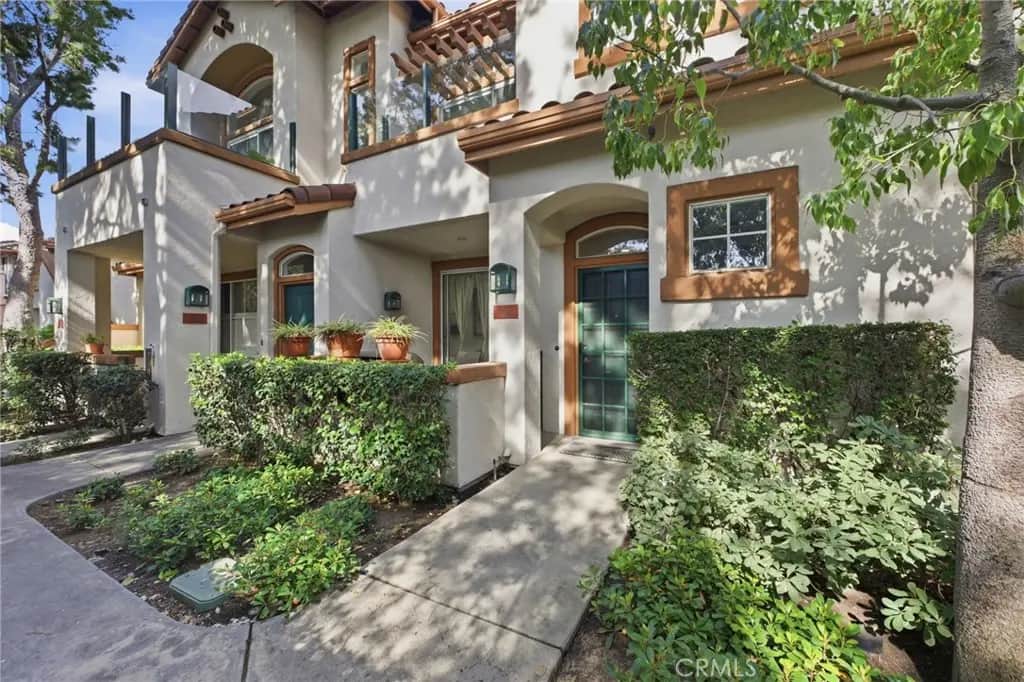902 Solvay Aisle, Irvine, CA — listing photo 1