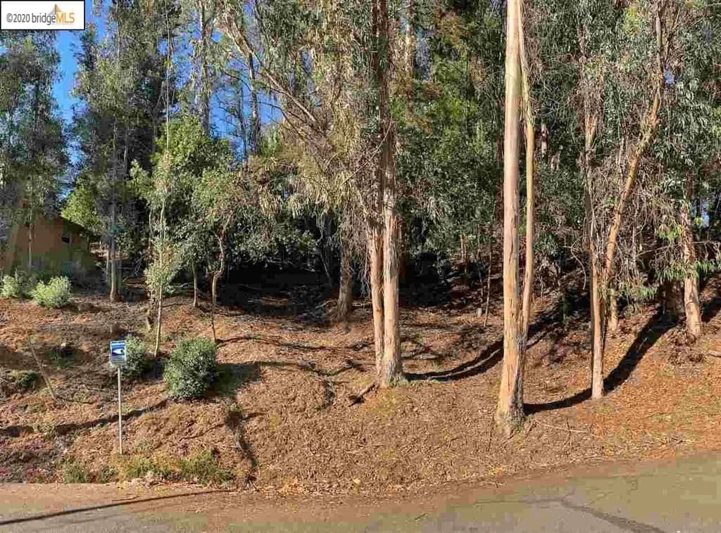 6696 Moore Dr, Oakland, CA — listing photo 1