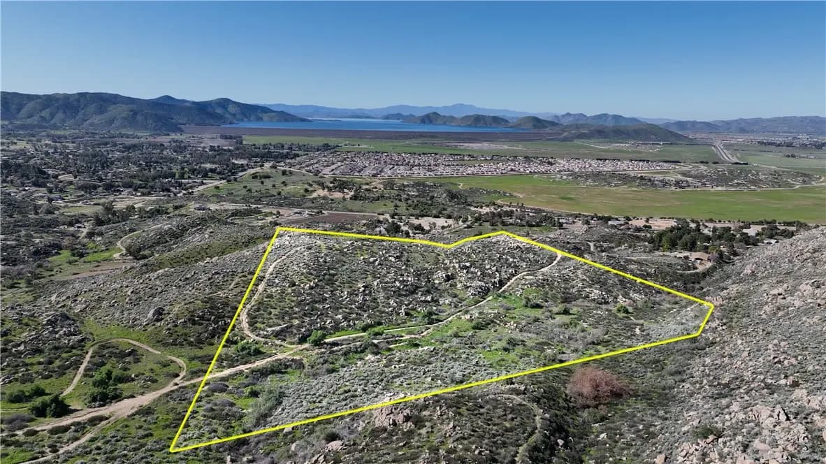 14 Starlight Mesa Drive, Hemet, CA — listing photo 1