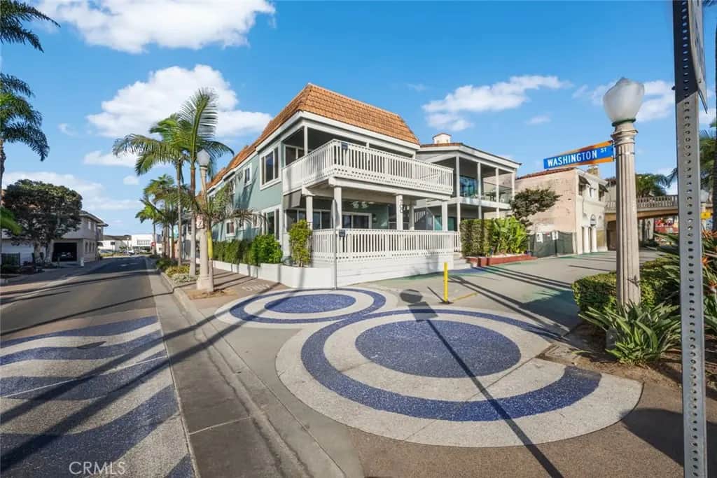 700 E Oceanfront, Newport Beach, CA — listing photo 1