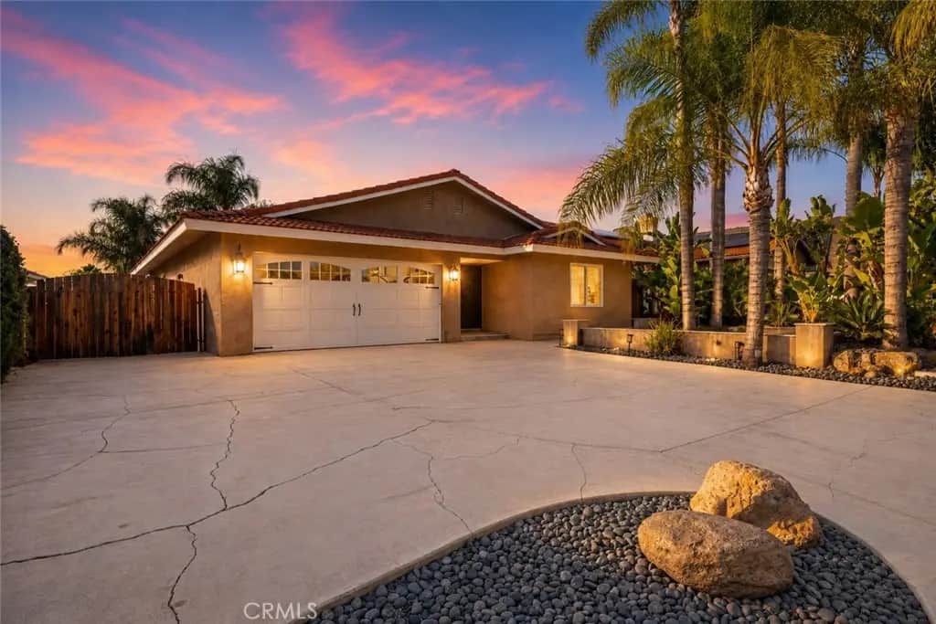 30205 Channel Way, Canyon Lake, CA — listing photo 1