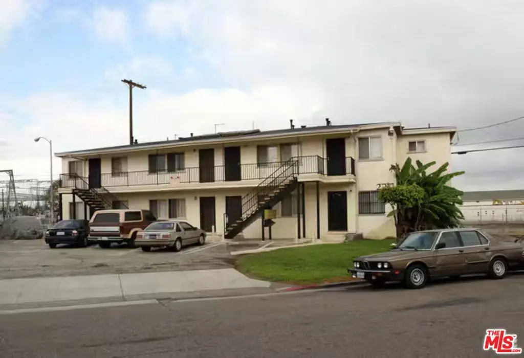 2211 S Genesee Avenue, Los Angeles, CA — listing photo 1