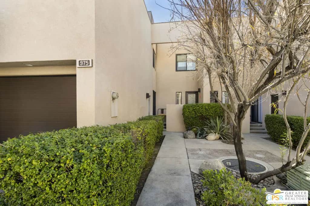 975 Village Square, Palm Springs, CA — listing photo 1