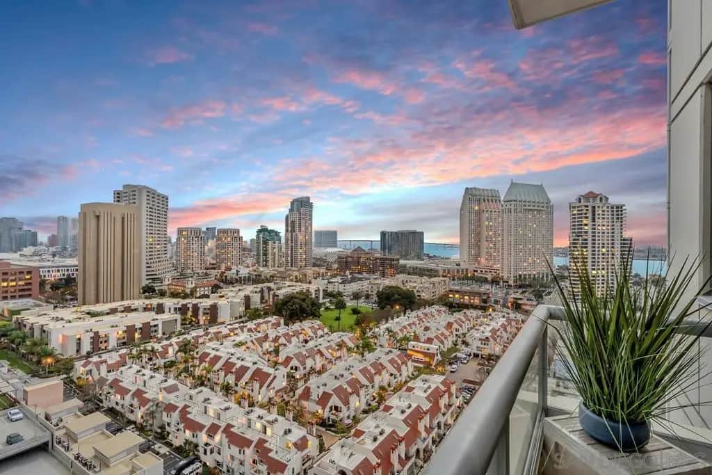 700 W E St 1905, San Diego, CA — listing photo 1