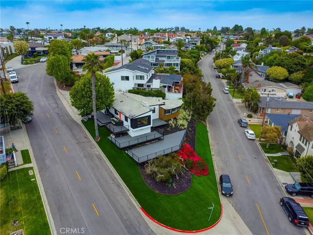 300 Holmwood Drive, Newport Beach, CA — listing photo 1
