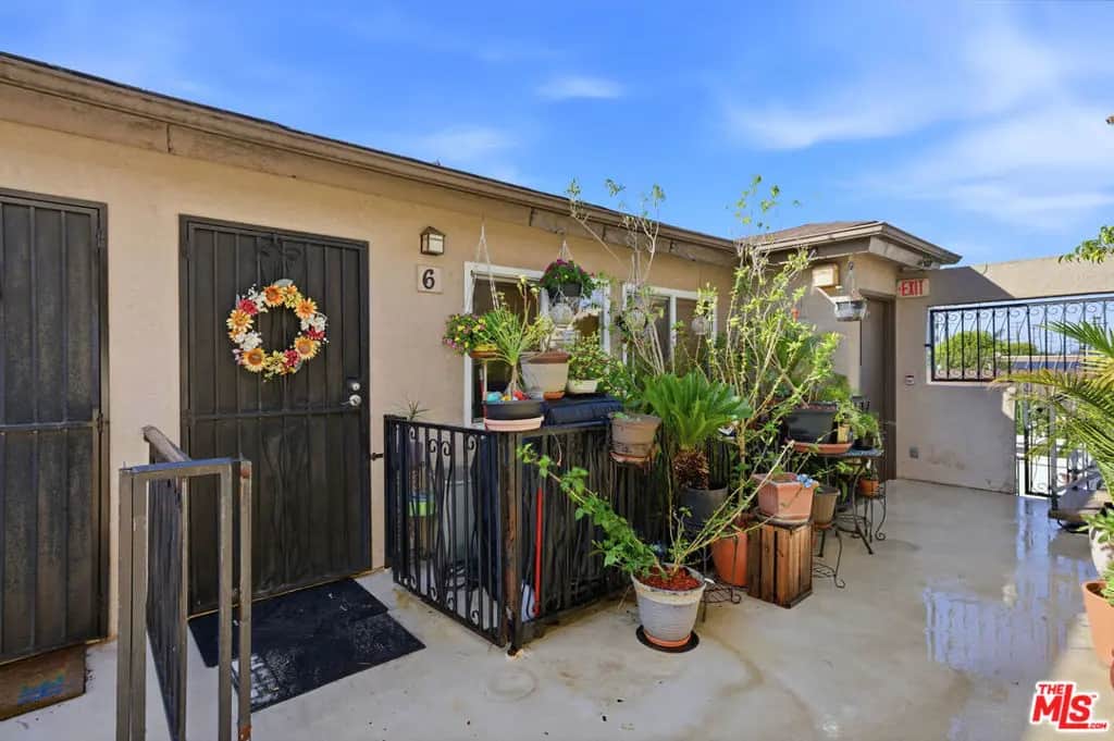 1100 Walnut Avenue 6, Long Beach, CA — listing photo 1