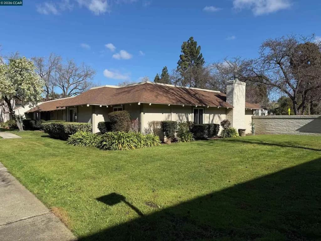 825 Oak Grove Rd 17, Concord, CA — listing photo 1