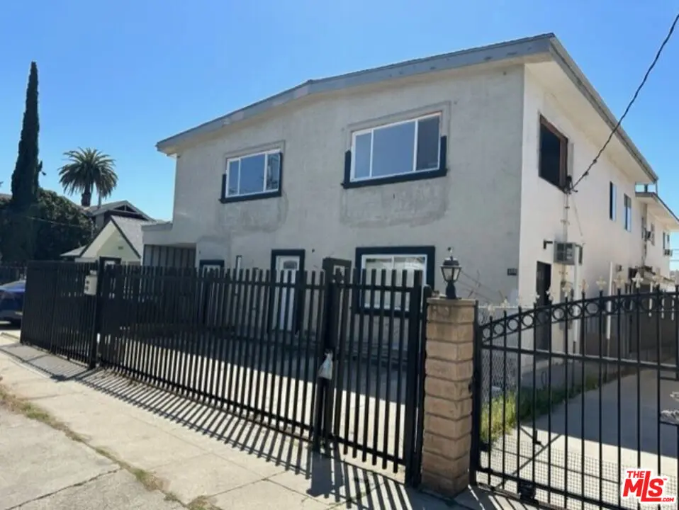 4534 Kingswell Avenue, Los Angeles, CA — listing photo 1