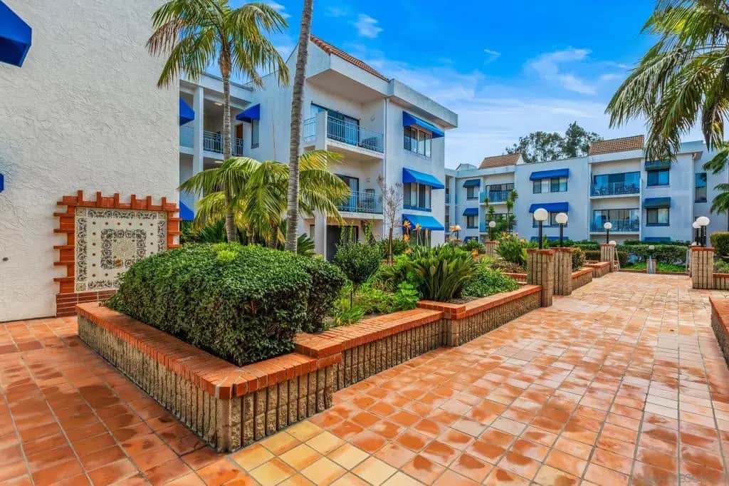 8324 Regents Rd Unit 1B, San Diego, CA — listing photo 1