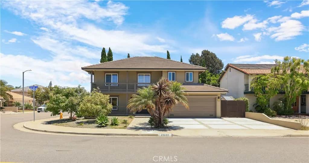21822 Seacrest Ln, Huntington Beach, CA — listing photo 1