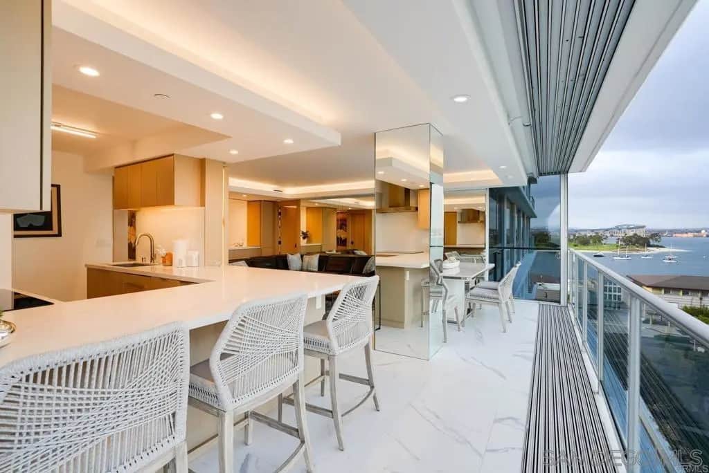 1810 AVENIDA DEL MUNDO 602, Coronado, CA — listing photo 1