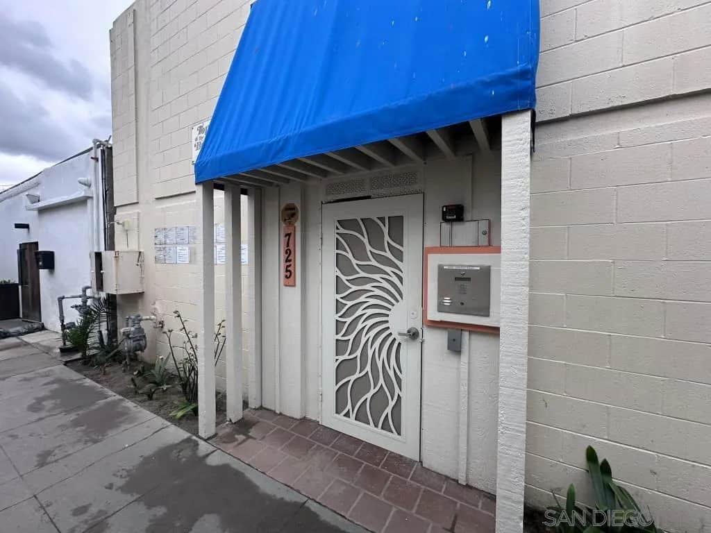 725 Redondo Ct 22, San Diego, CA — listing photo 1