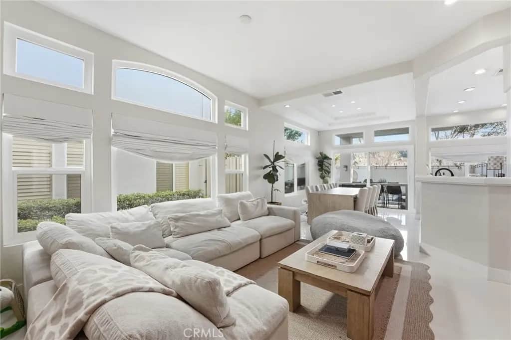 7697 Hazard Center, San Diego, CA — listing photo 1