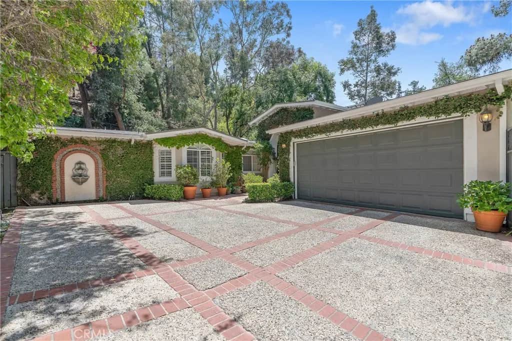 3818 Hayvenhurst Avenue, Encino, CA — listing photo 1