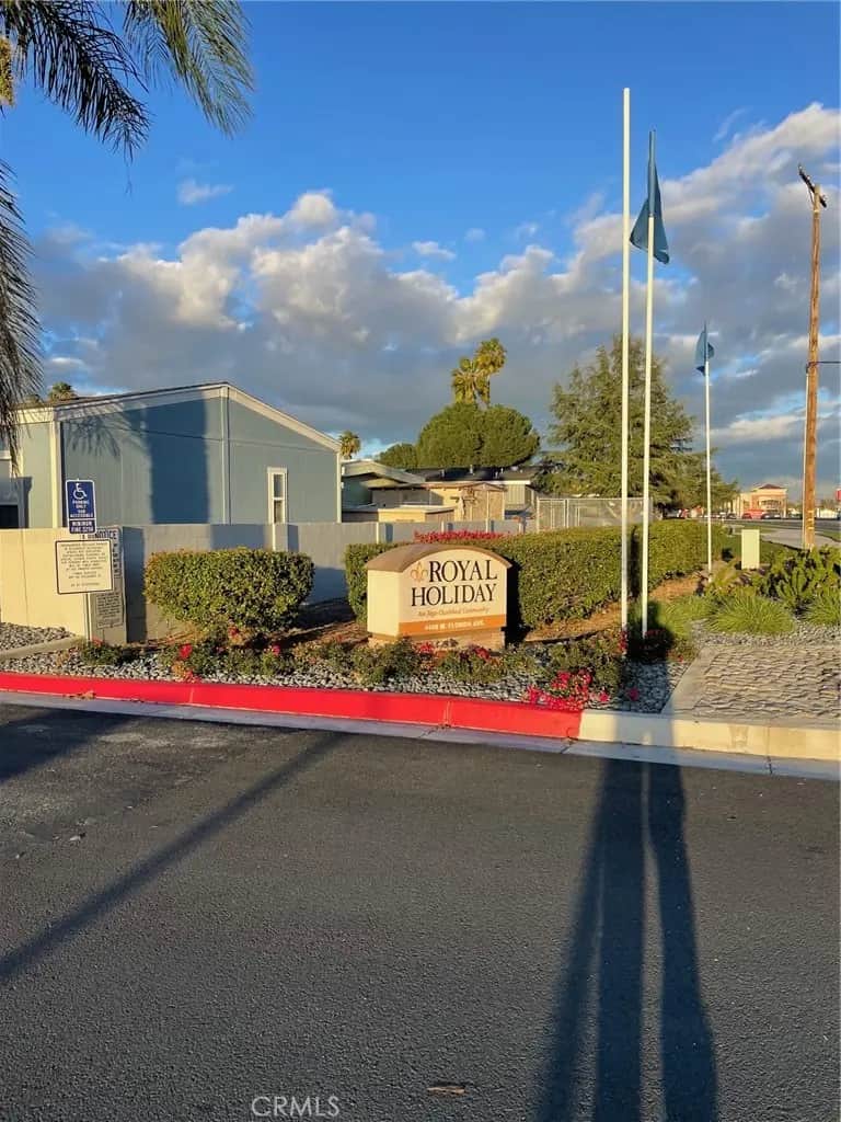 4400 Florida, Hemet, CA — listing photo 1