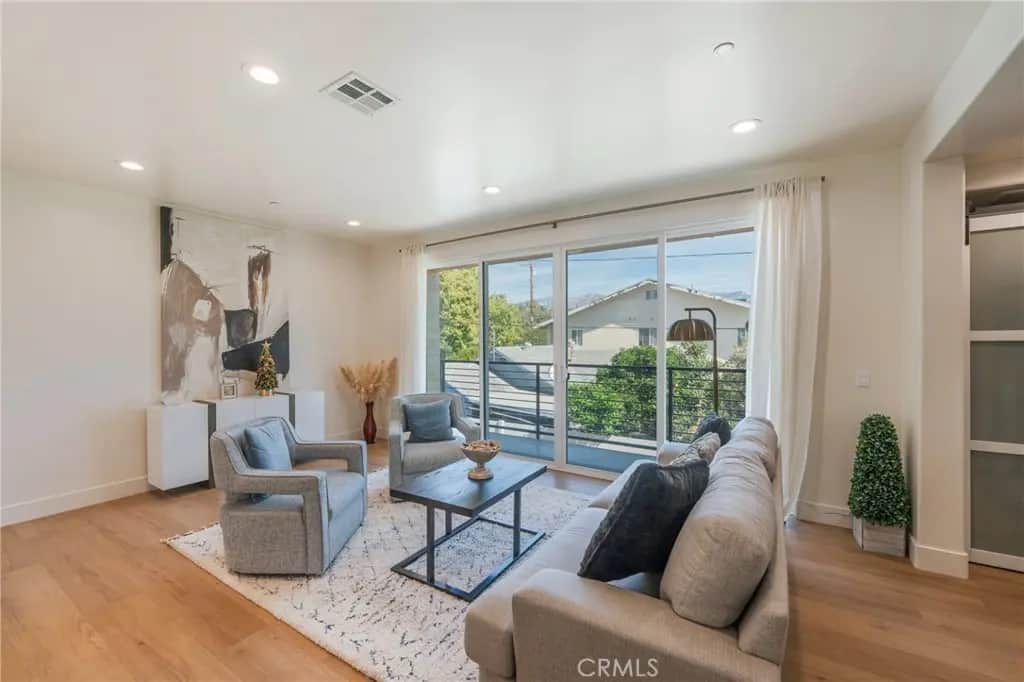 712 1/2 N Chestnut Ave, Los Angeles, CA — listing photo 1