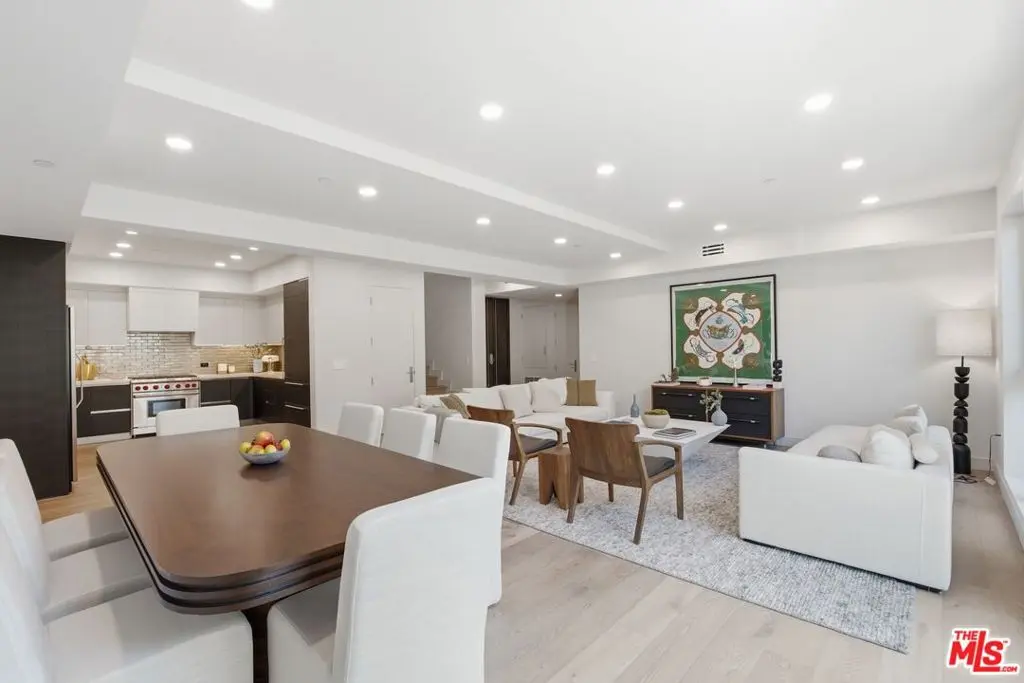 505 S Barrington Avenue 104, Los Angeles, CA — listing photo 1