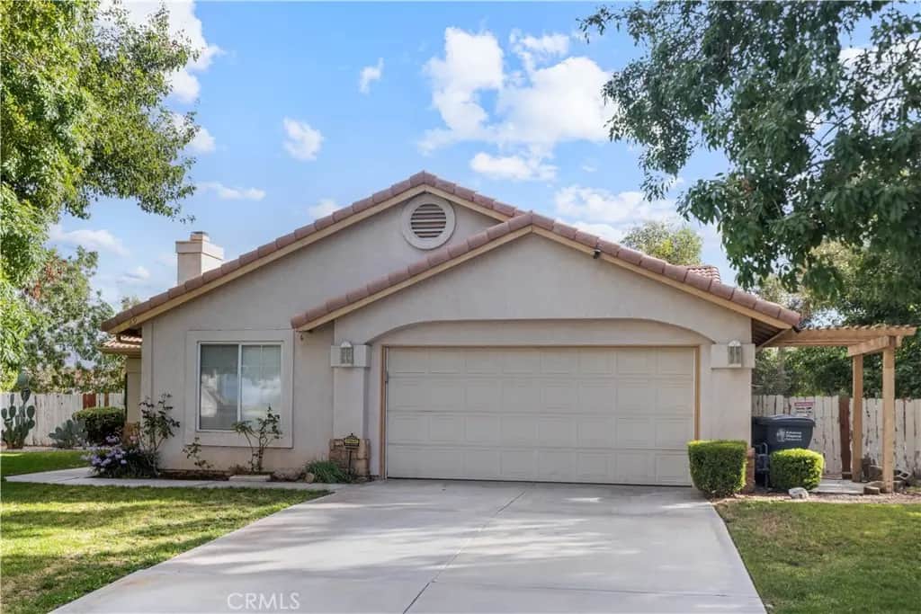 15589 Cheyenne, Hesperia, CA — listing photo 1