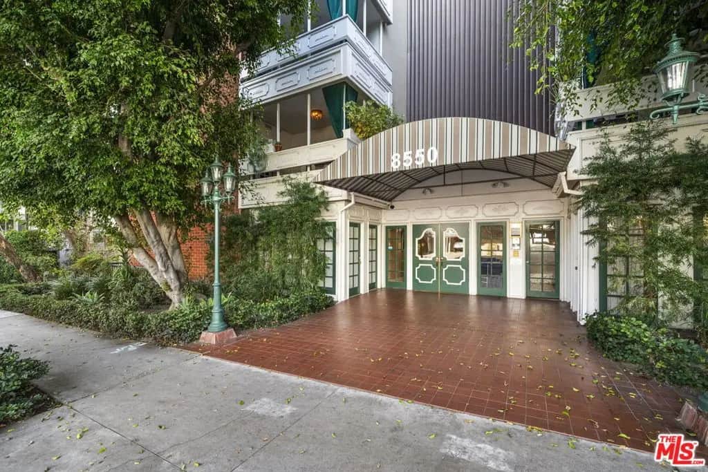 8550 Holloway Drive 405, West Hollywood, CA — listing photo 1