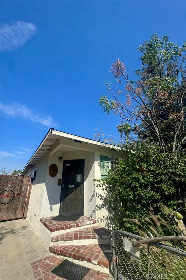 25 E Plymouth, Long Beach, CA — listing photo 1