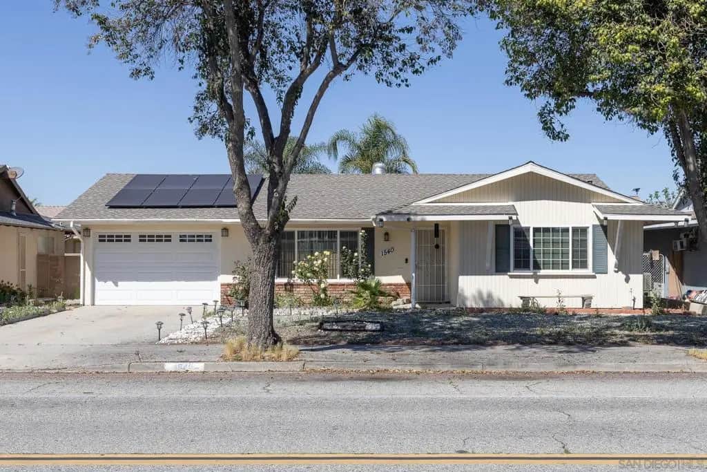 1540 W Whittier Avenue, Hemet, CA — listing photo 1