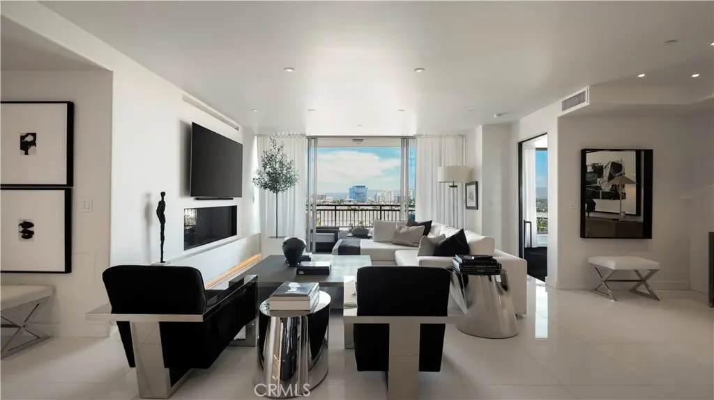 8085 Scholarship, Irvine, CA — listing photo 1