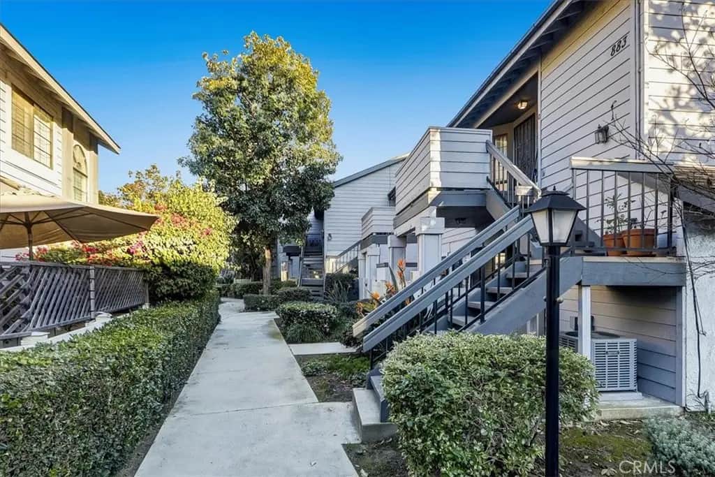 883 W 34th Street N, Long Beach, CA — listing photo 1