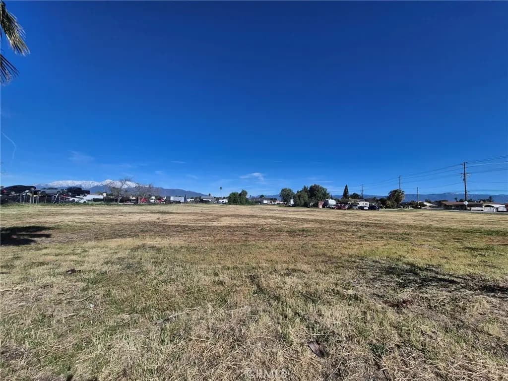 18490 Santa Ana, Bloomington, CA — listing photo 1
