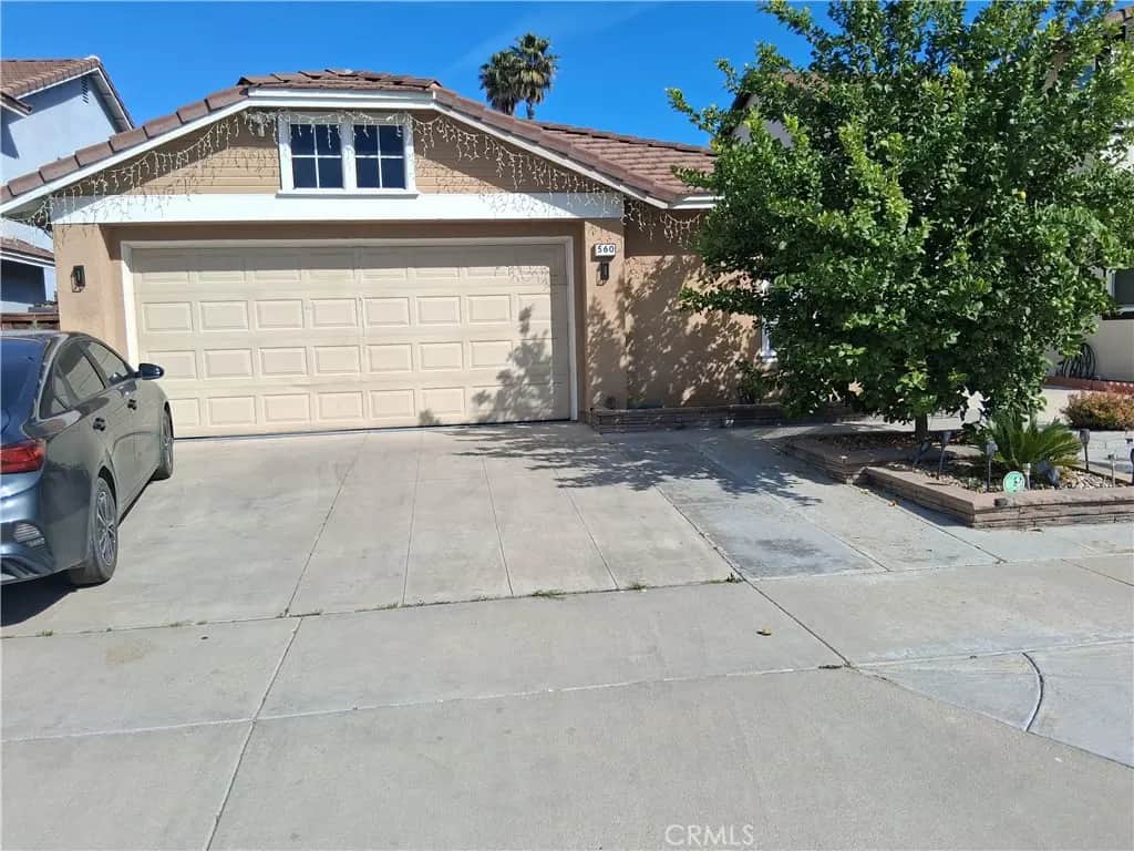 560 Coudures, Perris, CA — listing photo 1