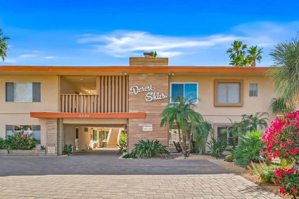 2290 S Palm Canyon Drive 17, Palm Springs, CA — listing photo 1