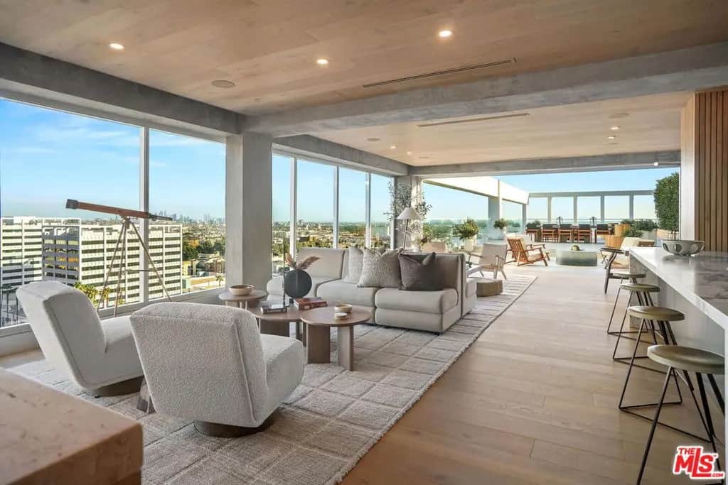 7135 Hollywood Boulevard PHE, Los Angeles, CA — listing photo 1