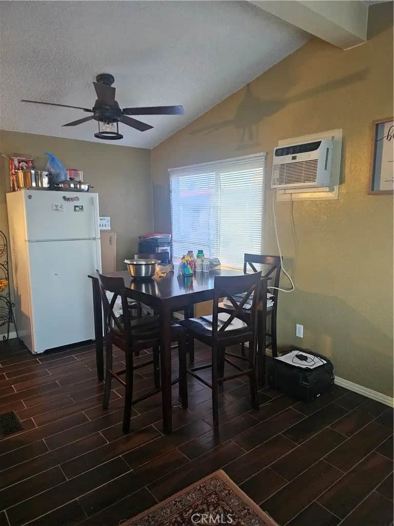 530 Devonshire Street W 4, Hemet, CA — listing photo 1
