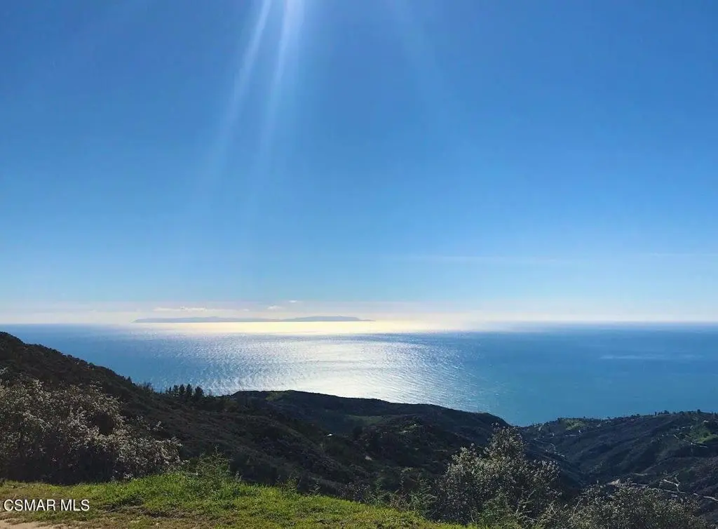23118 Saddle Peak Road, Topanga, CA — listing photo 1