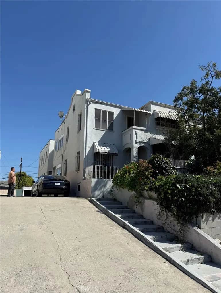 328 N Mariposa, Los Angeles, CA — listing photo 1